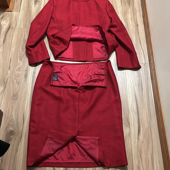 Red suit. Jacket and skirt - Picture 8 of 8